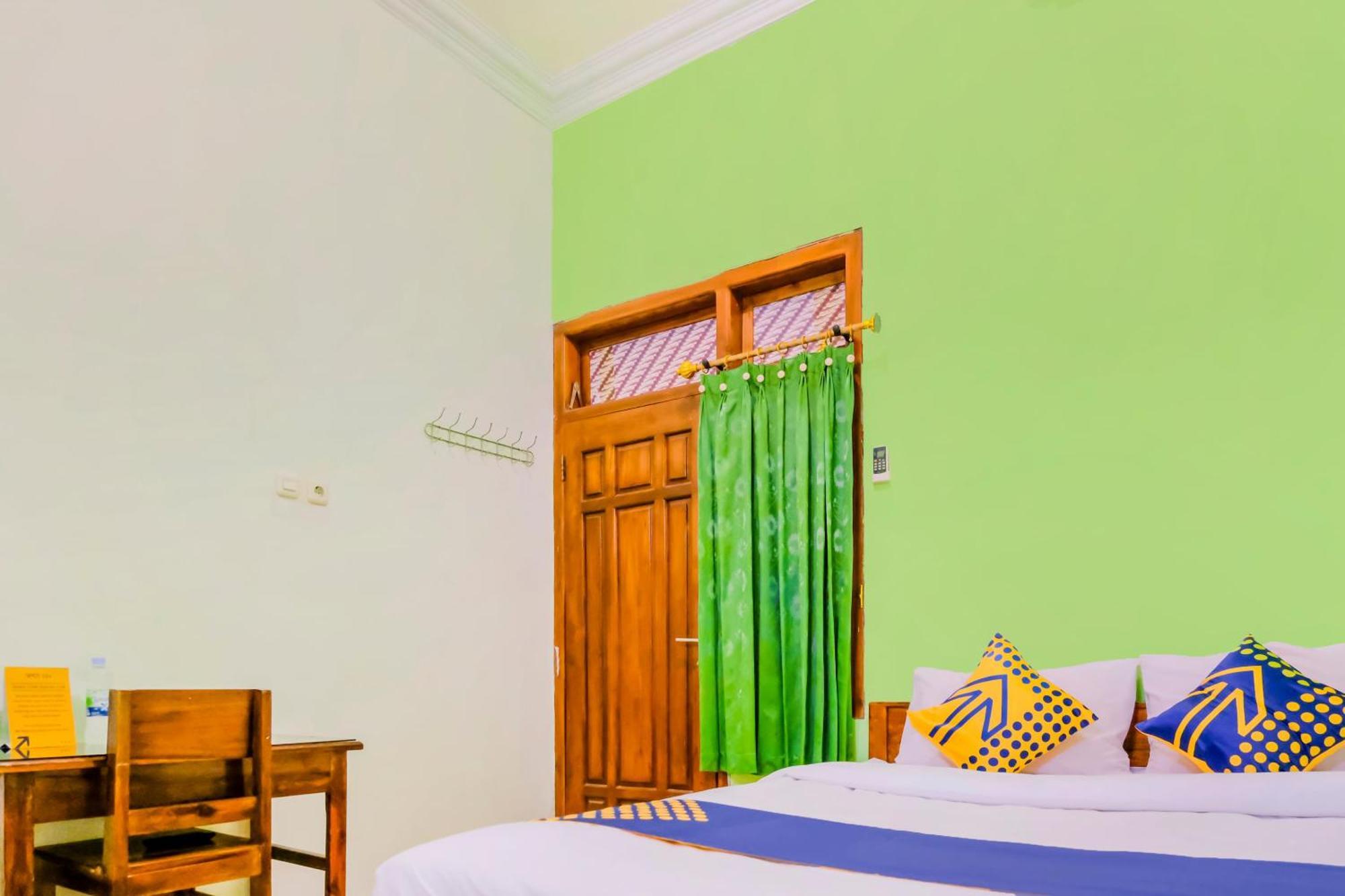 Super Oyo 1759 Family Residence Kediri  Exterior foto